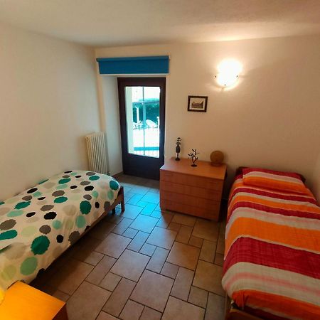 Ferienwohnung La Tour Gignod Zimmer foto