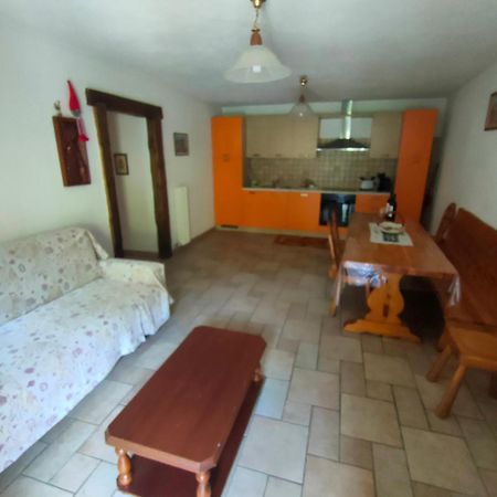 Ferienwohnung La Tour Gignod Zimmer foto